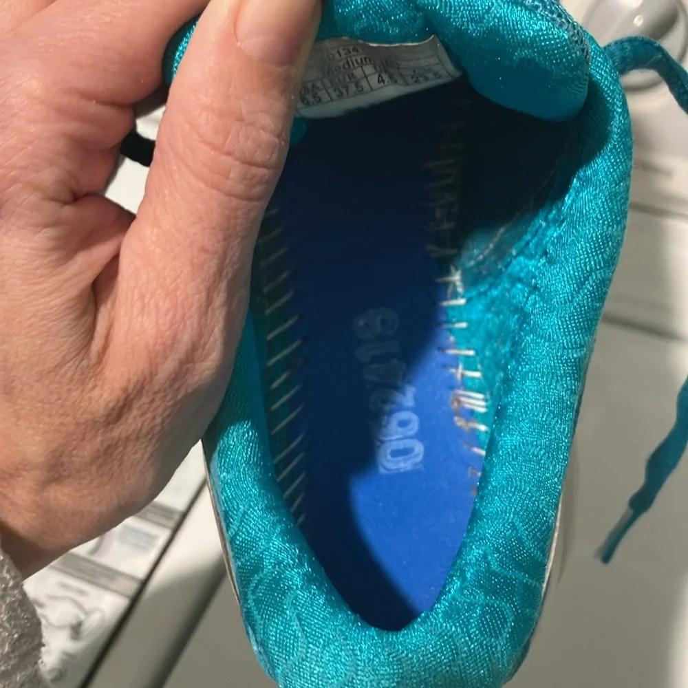 Brooks pure cadence running shoes Women's Teal sneakers size 6.5 split toe